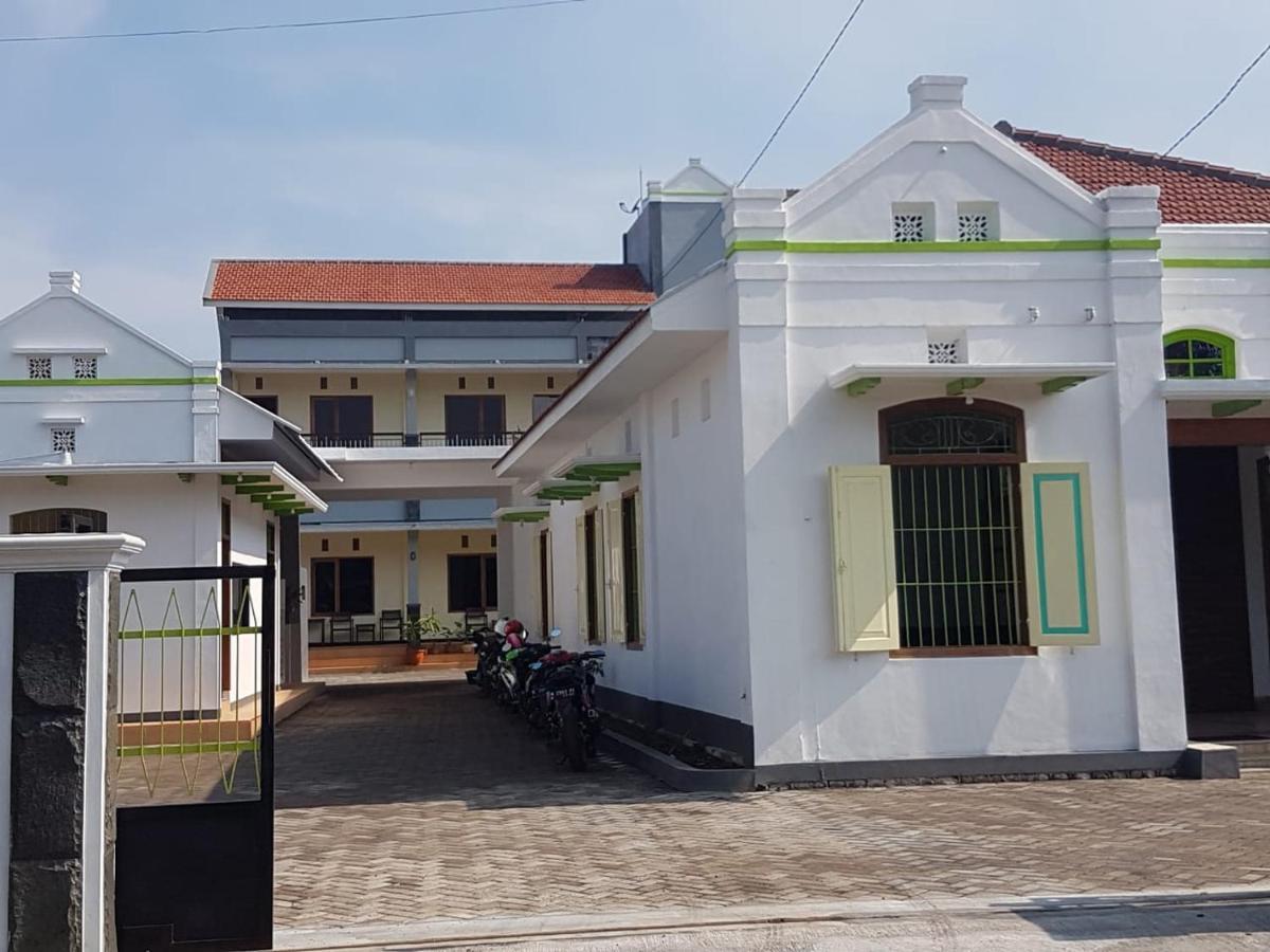 Hotel Ilomba Probolinggo Exterior foto